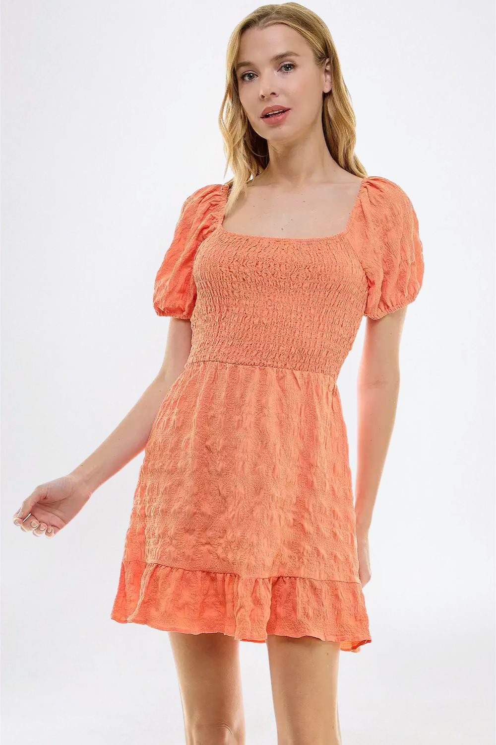 Vestido Corto Coral con Manga Abullonada