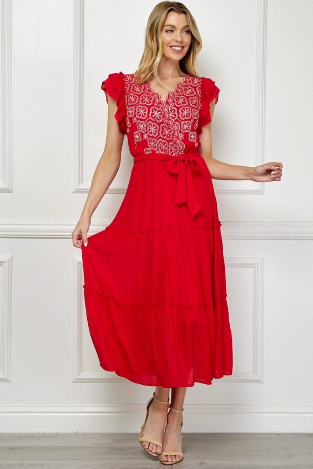 Vestido Midi Rojo con Bordado