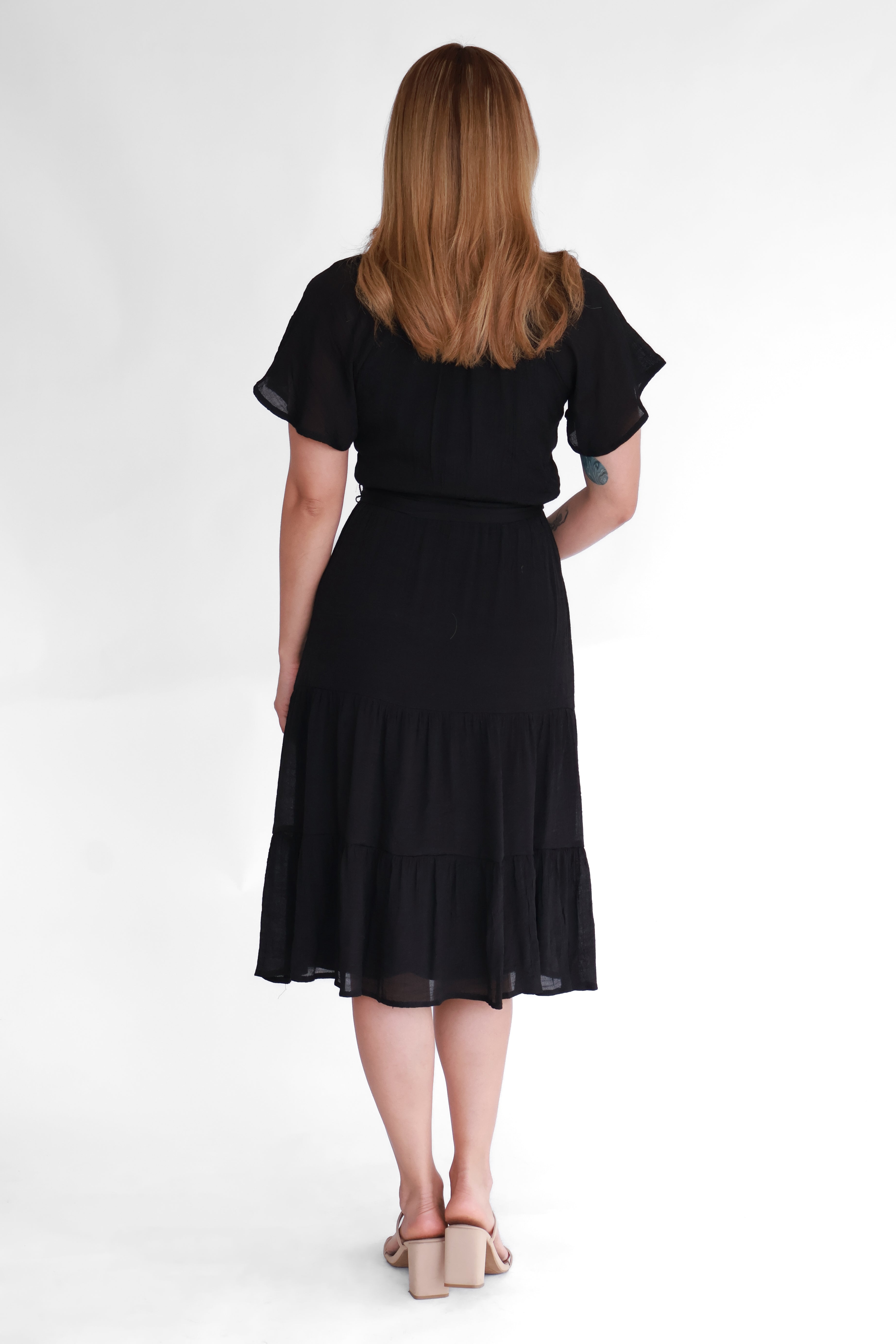 Vestido Midi con Olanes y Cinturón | $270 pz