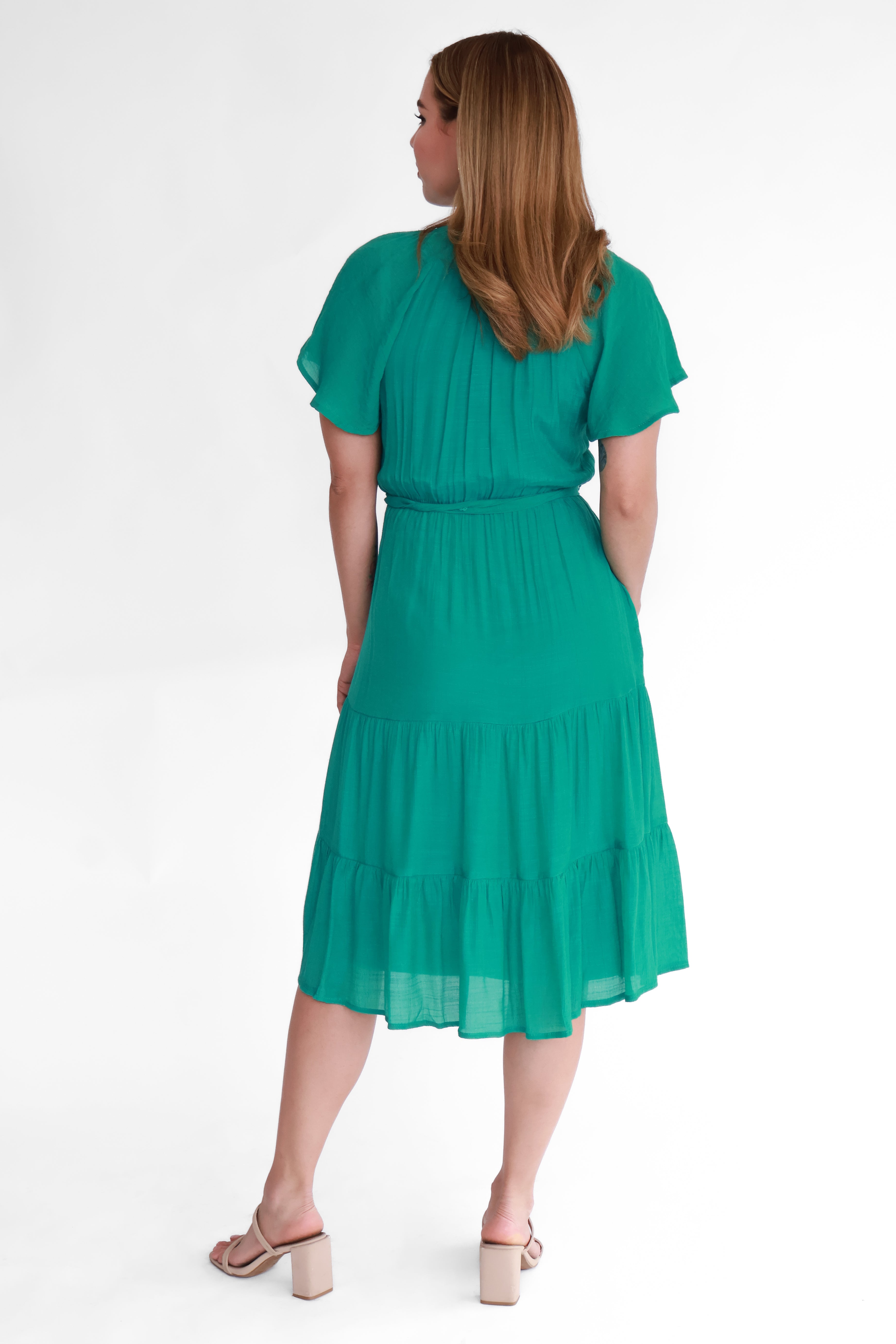 Vestido Midi con Olanes y Cinturón | $270 pz