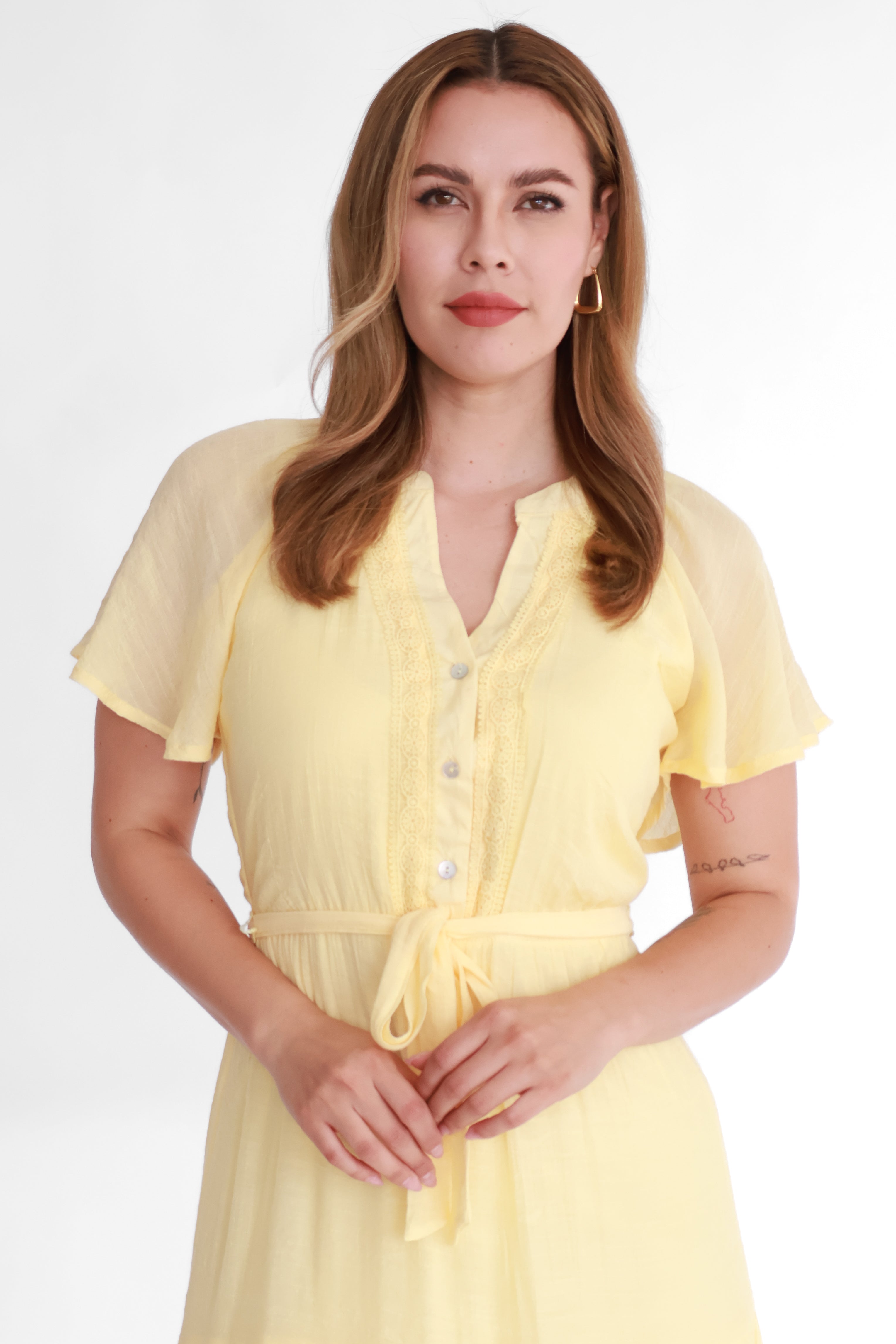 Vestido Midi con Olanes y Cinturón | $270 pz