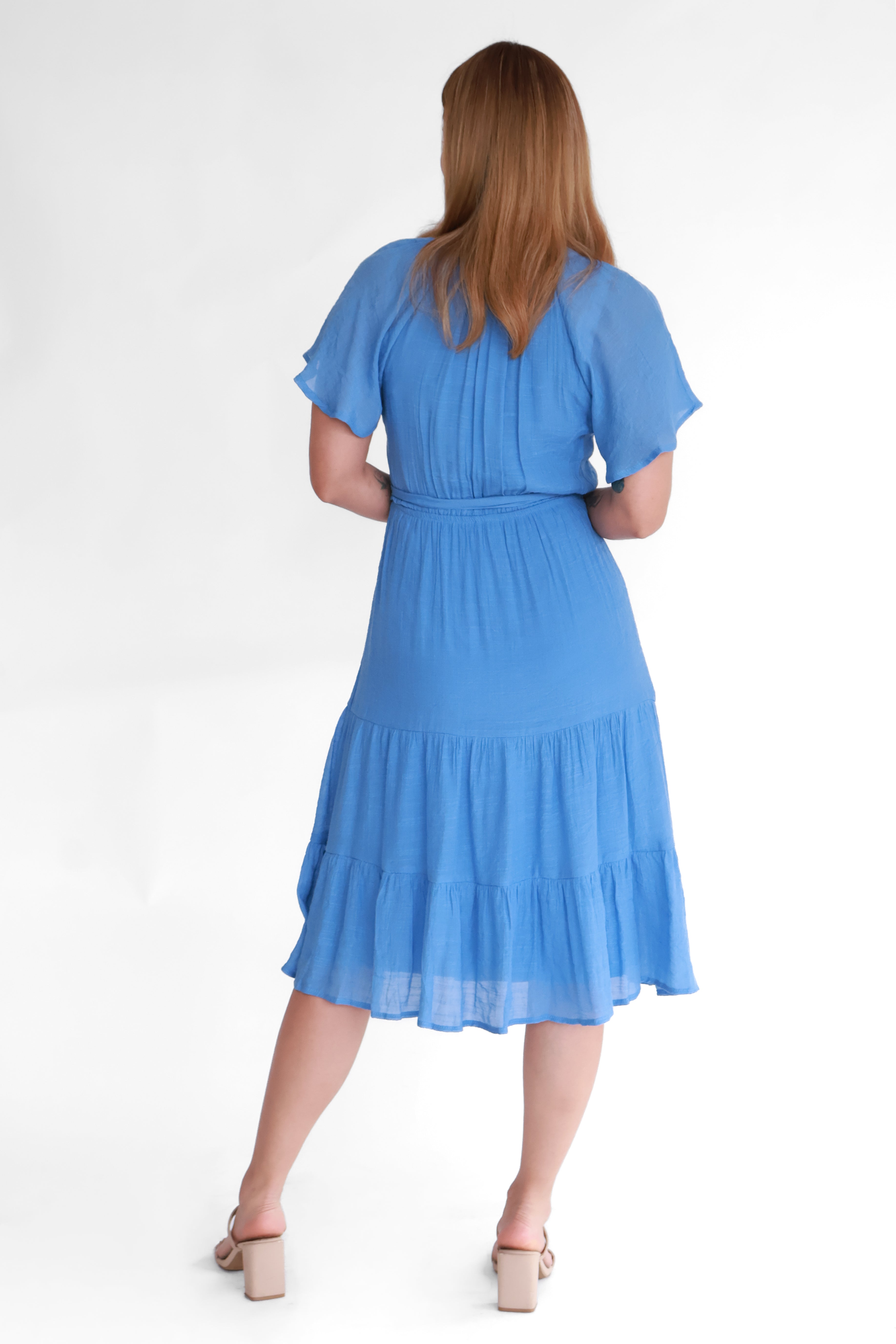 Vestido Midi con Olanes y Cinturón | $270 pz