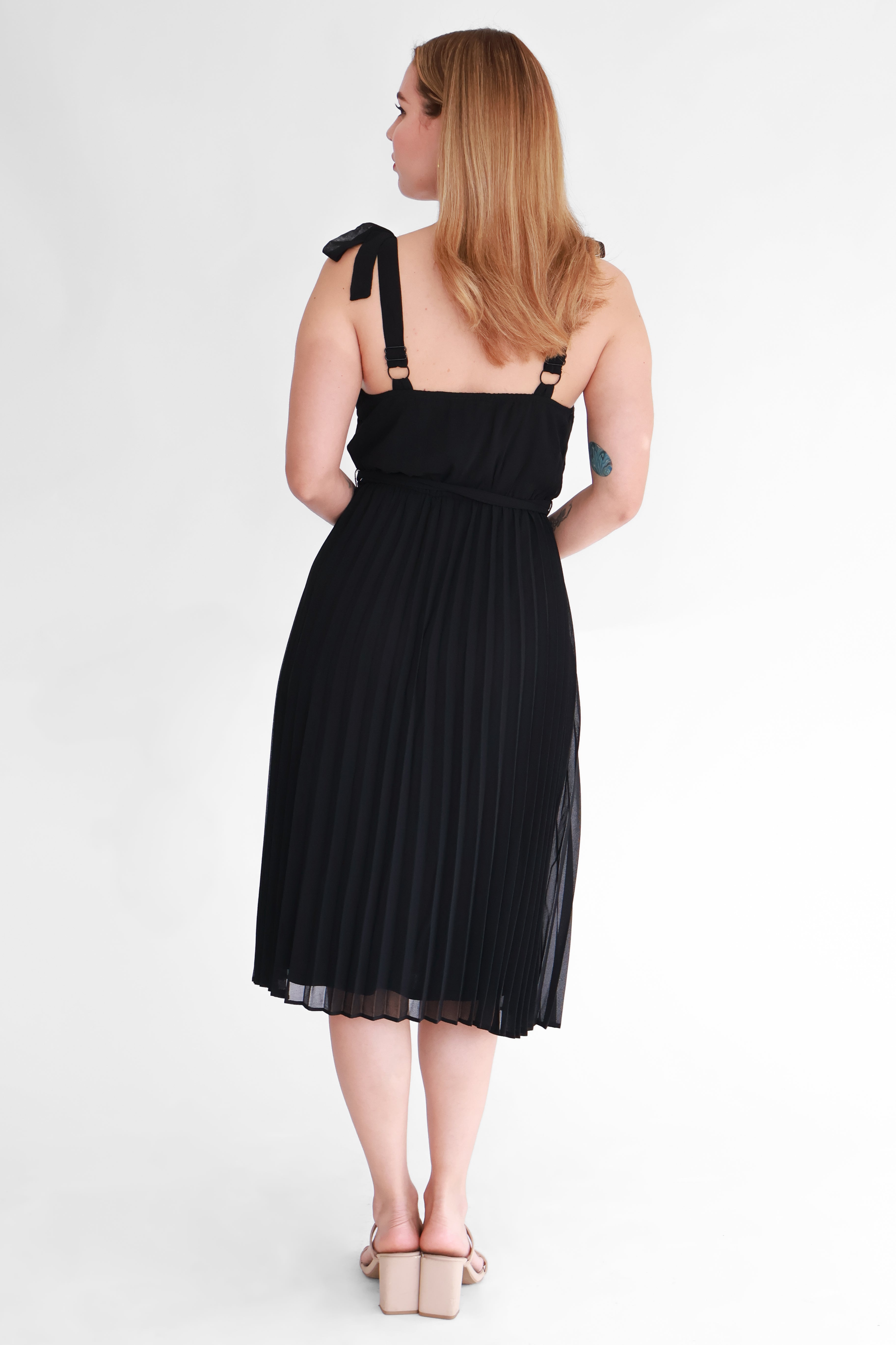 Vestido Midi Plisado Negro | $275 pz