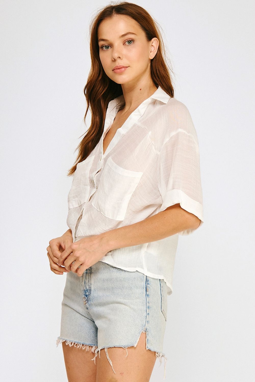 Blusa Blanca con Botones y Ajuste Inferior