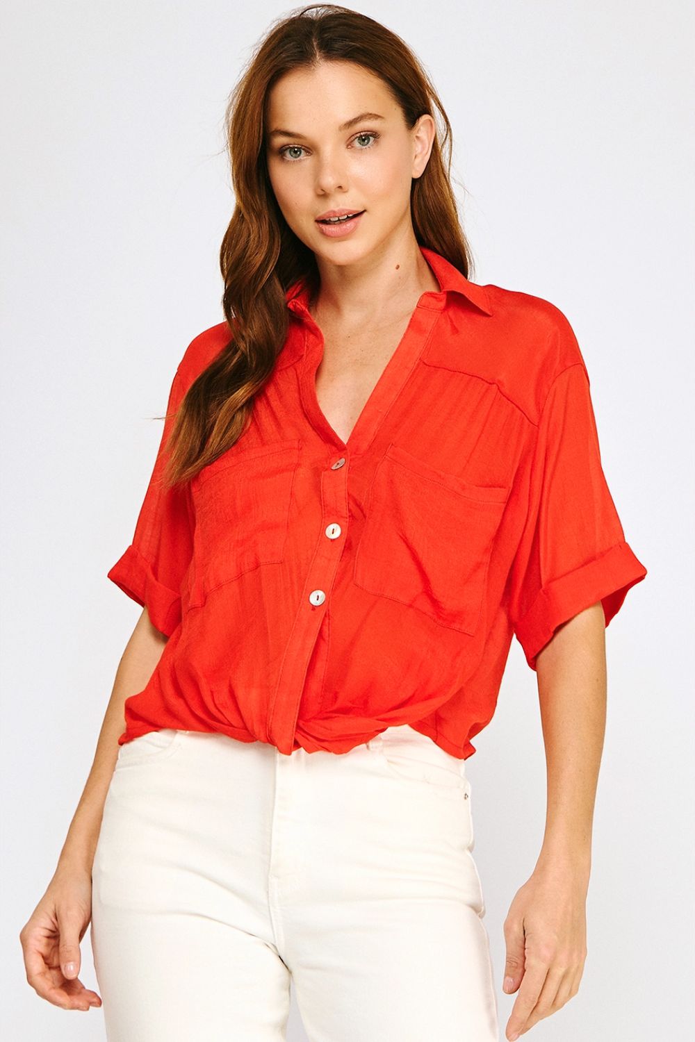 Blusa Roja con Botones y Ajuste Inferior