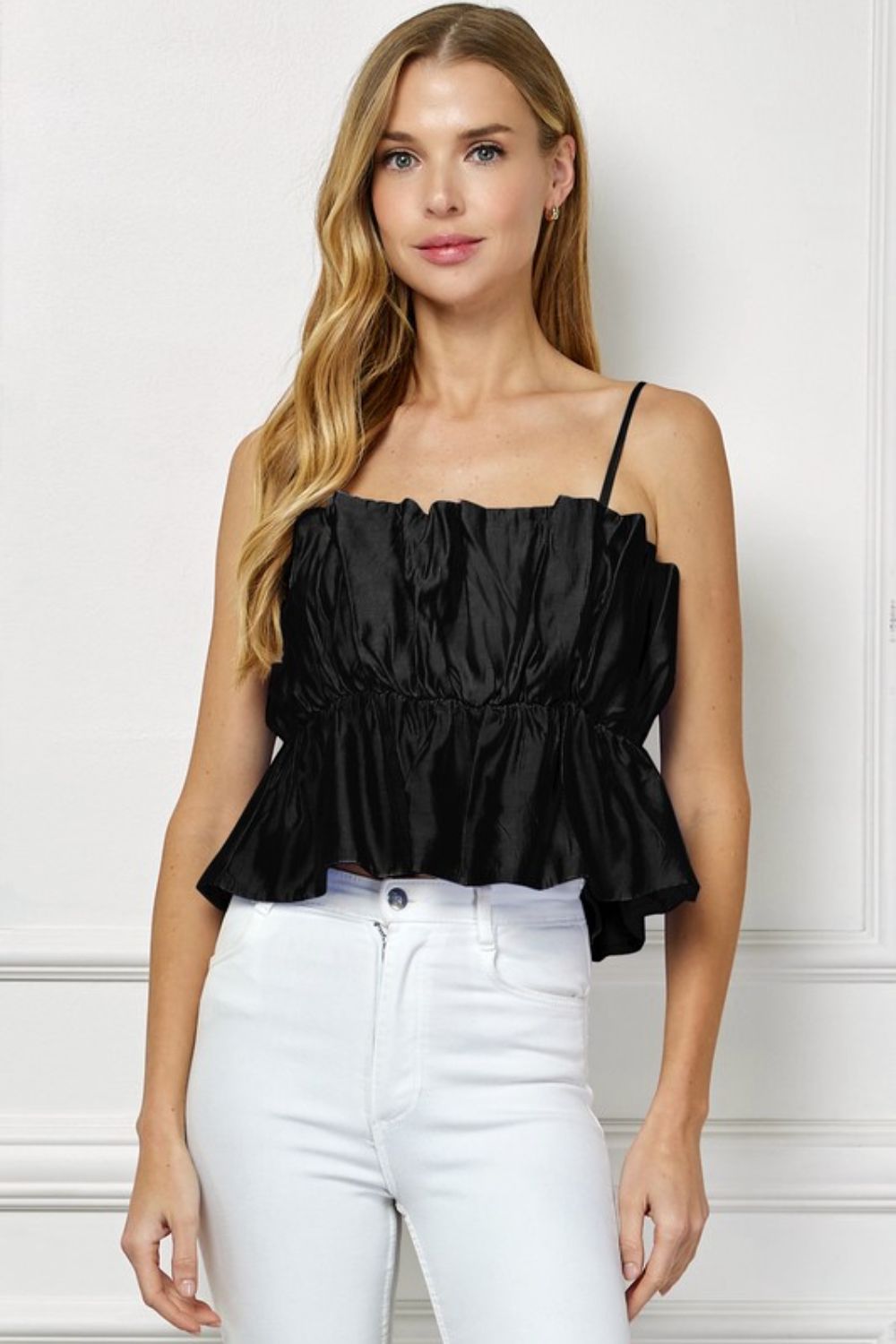 Blusa Negra con Tirantes Delgados y Corte Suelto