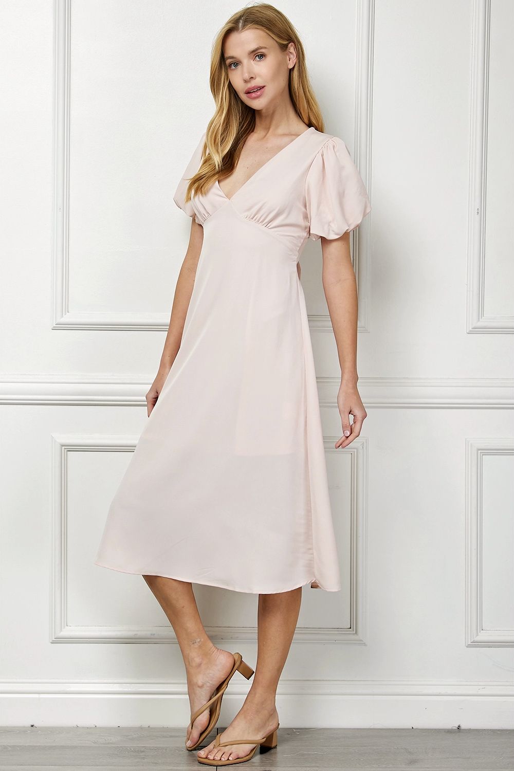 Vestido Midi Rosa Palo con Espalda Abierta y Lazo