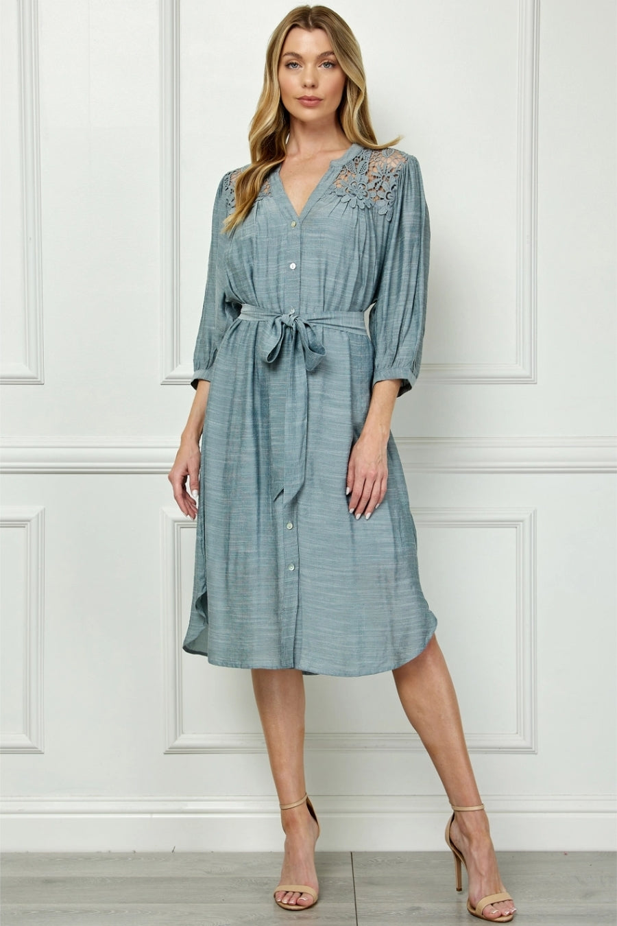 Vestido Midi Azul con Encaje en Hombros y Cinturón