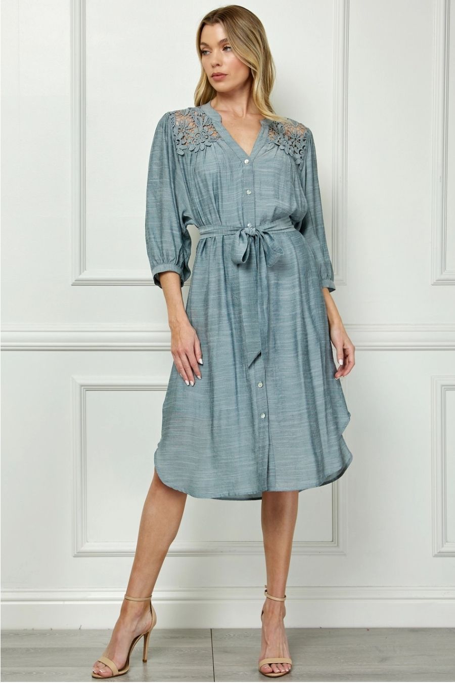 Vestido Midi Azul con Encaje en Hombros y Cinturón