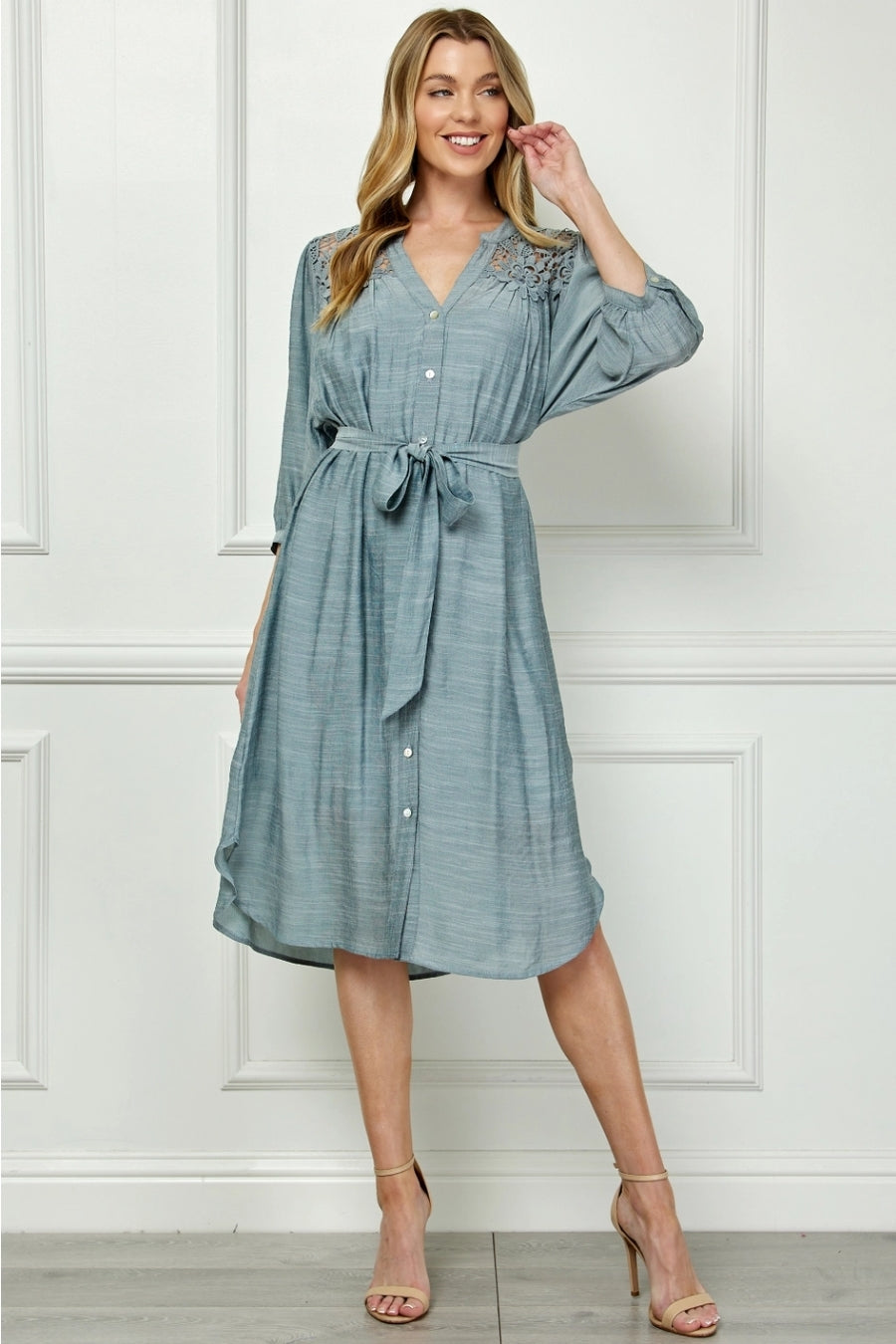 Vestido Midi Azul con Encaje en Hombros y Cinturón