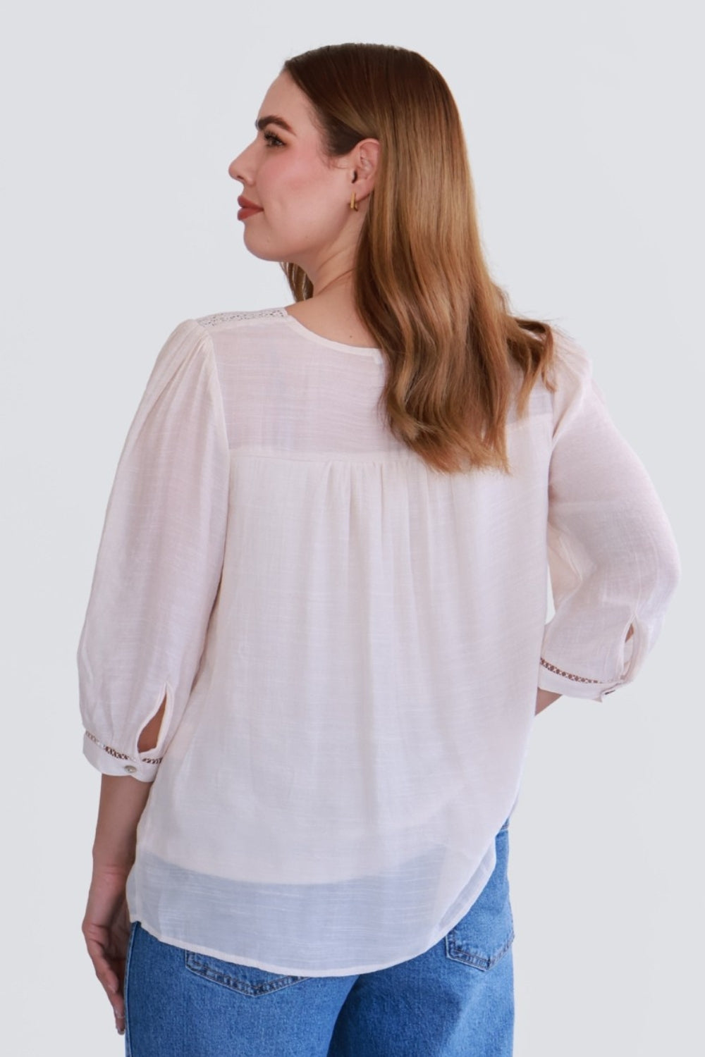 Blusa con Encaje Frontal