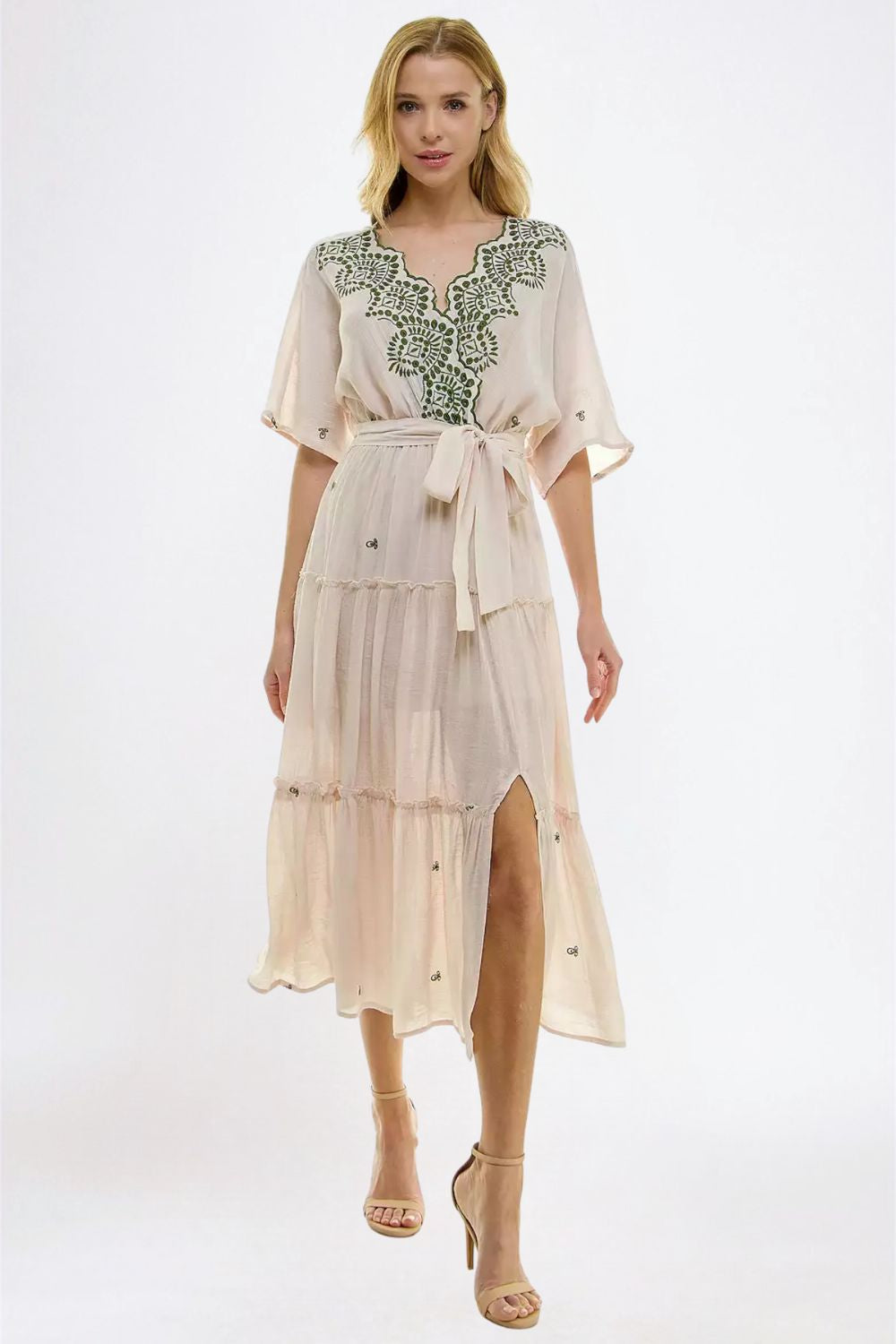 Vestido Midi Beige con Bordado Verde y Cinturón