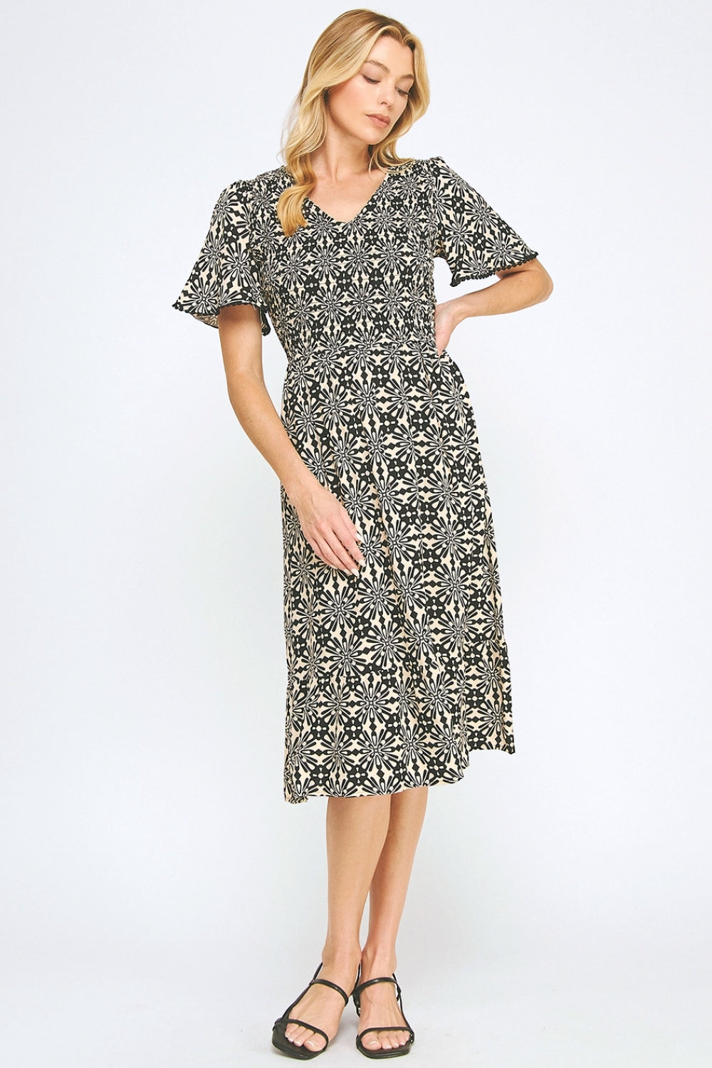 Vestido Midi Tan Estampado Negro con Mangas Cortas