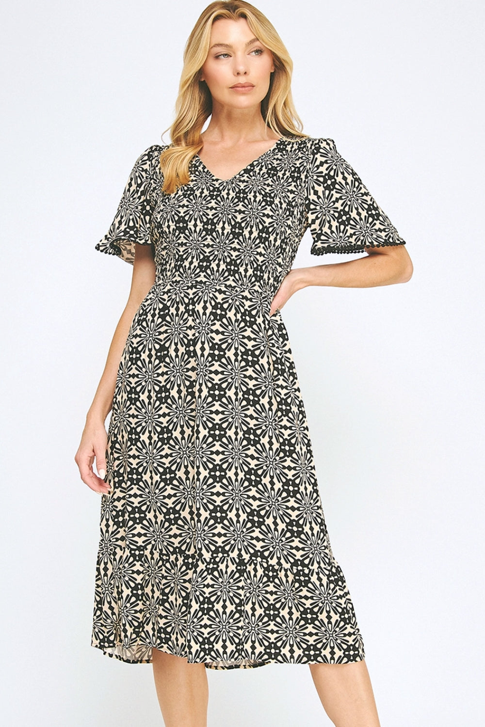 Vestido Midi Tan Estampado Negro con Mangas Cortas