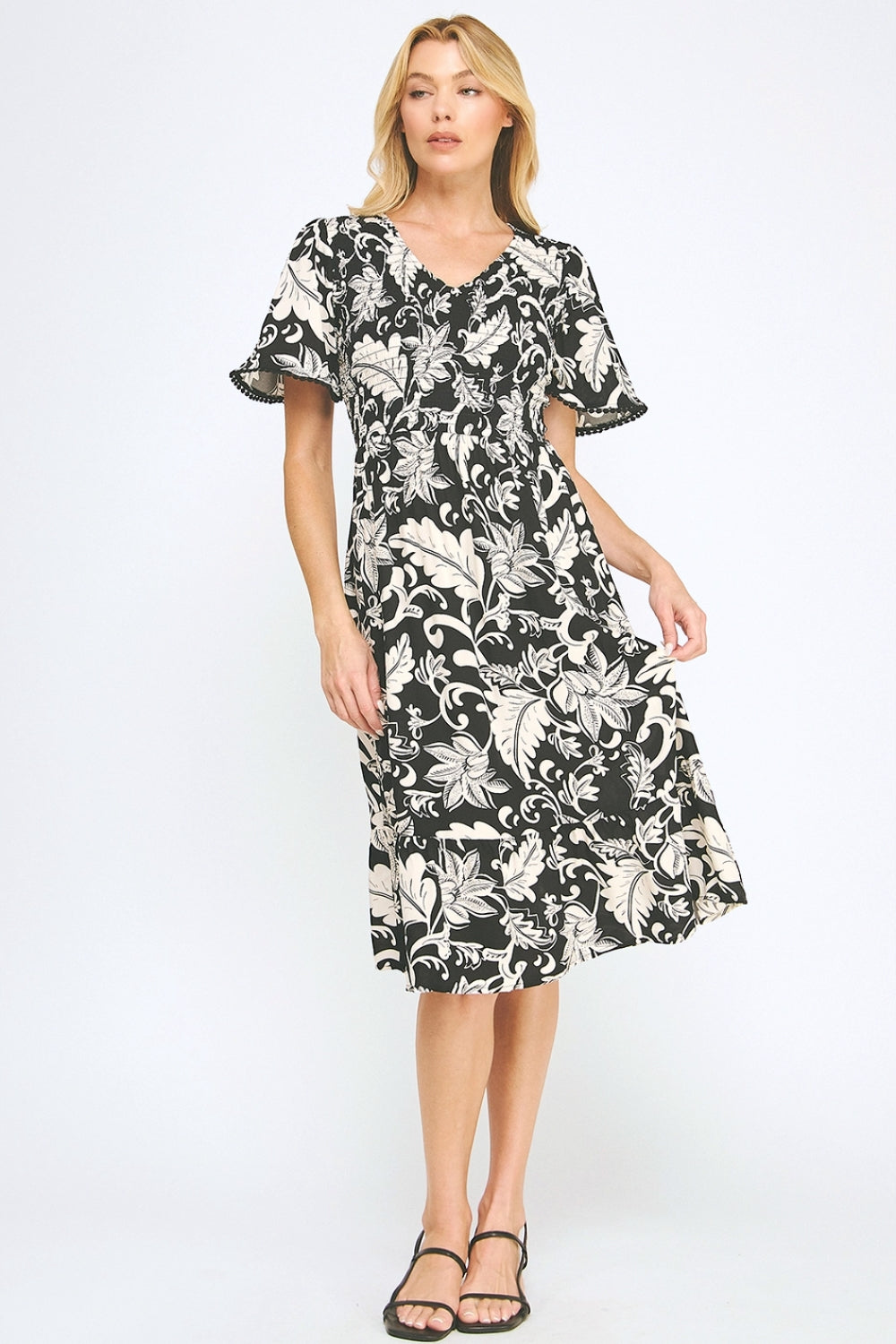 Vestido Midi Negro con Estampado Blanco y Mangas Cortas