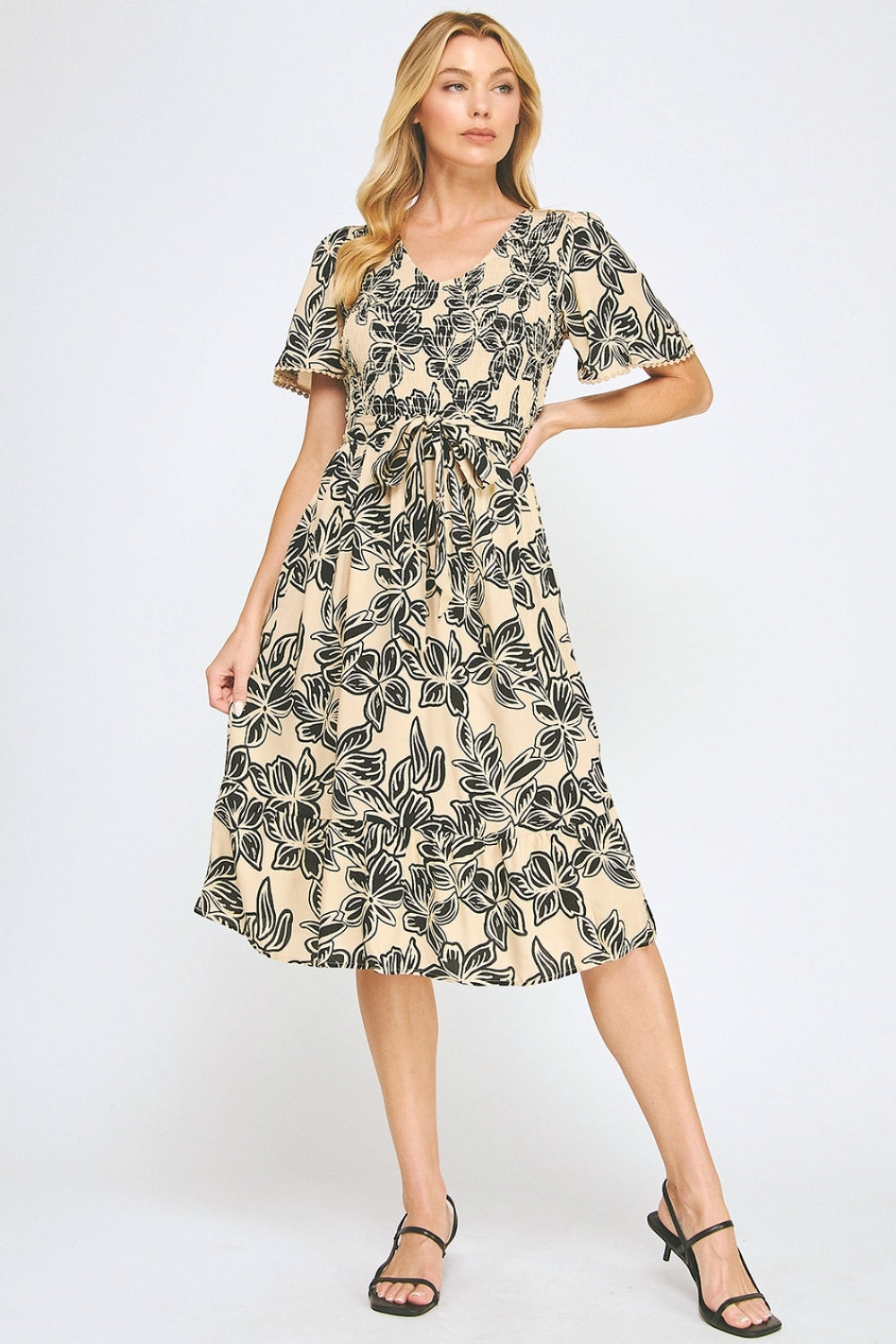 Vestido Midi Tan con Negro con Mangas Cortas