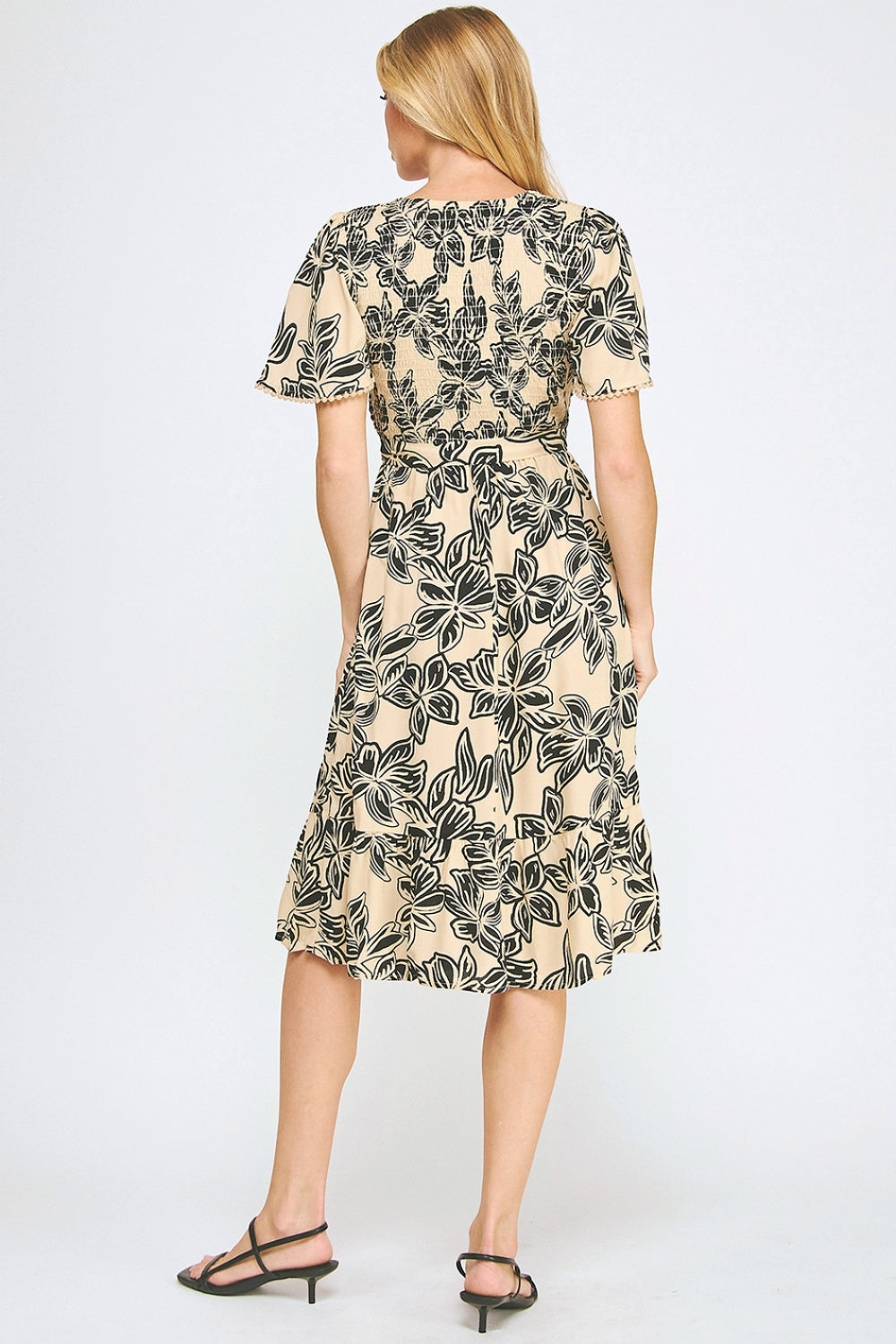 Vestido Midi Tan con Negro con Mangas Cortas