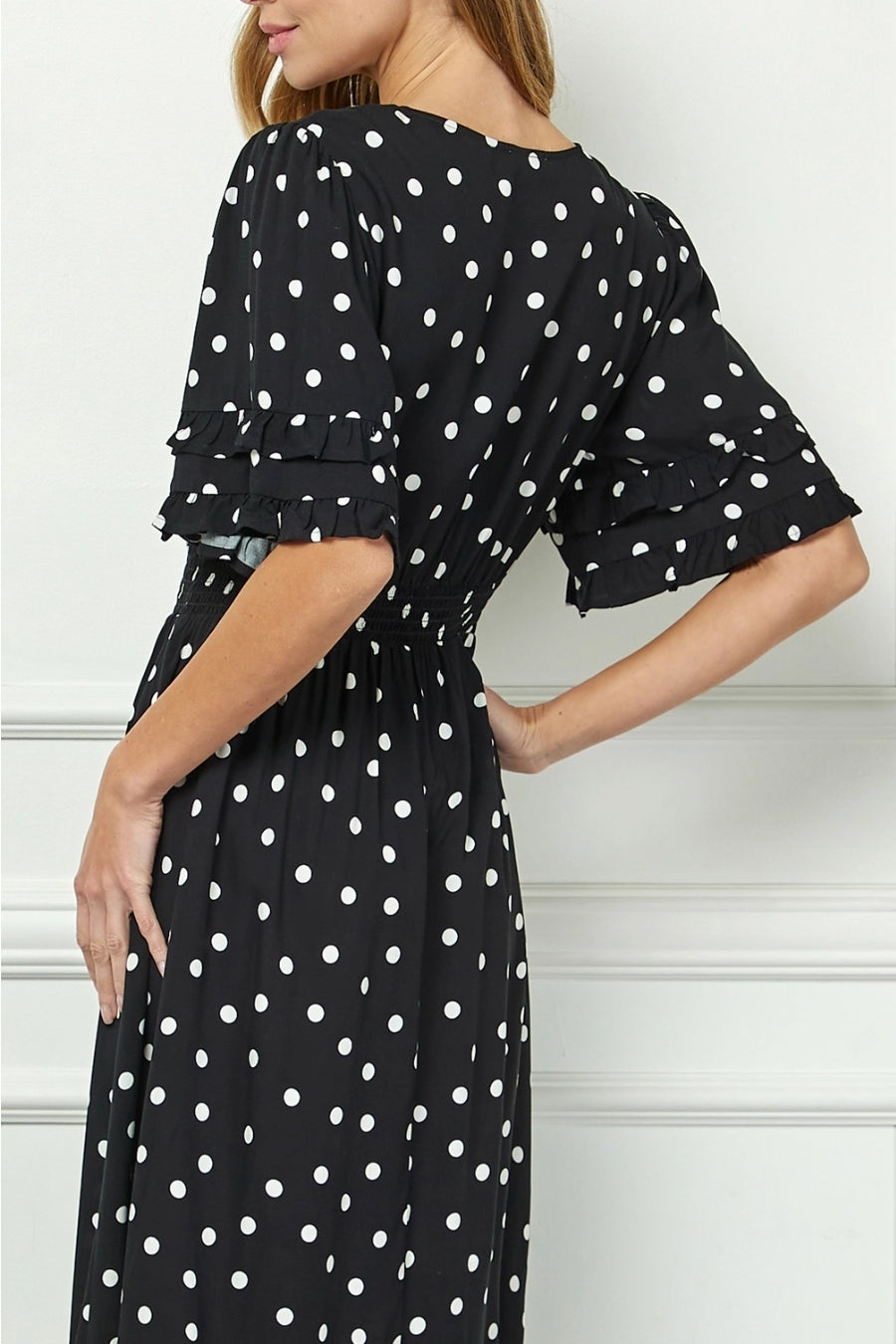 Vestido Midi Negro con Lunares Blancos