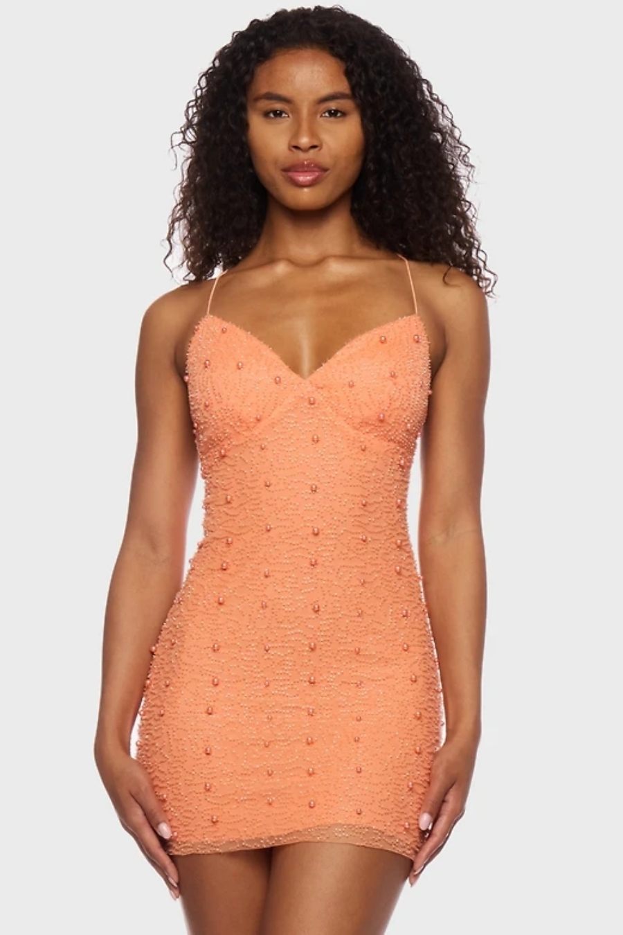 Vestido Corto Naranja con Aplicaciones Brillantes y Perlas | $450 pz